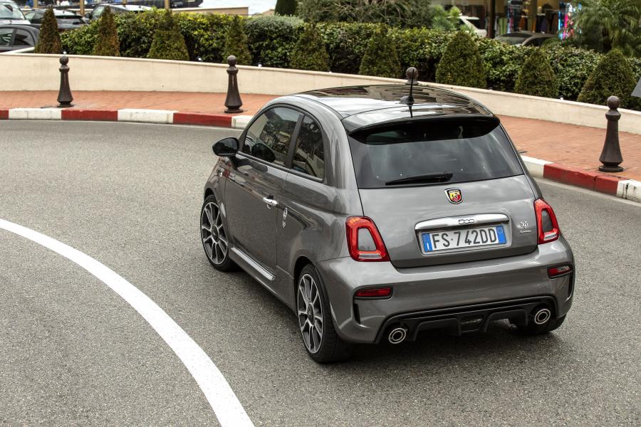  Abarth 595 Turismo 70esimo Anniversario (312) 2019 года  (фото 13 из 16)